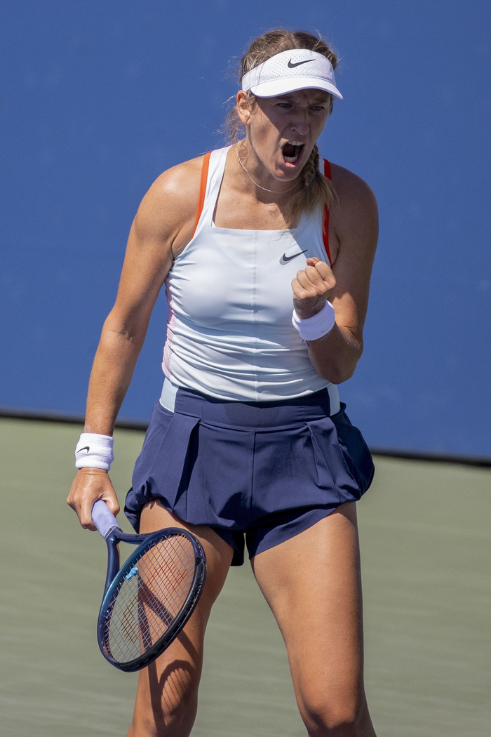 阿扎伦卡回归赛场，逆转首场状态亮眼，湖人观众沸腾！的简单介绍